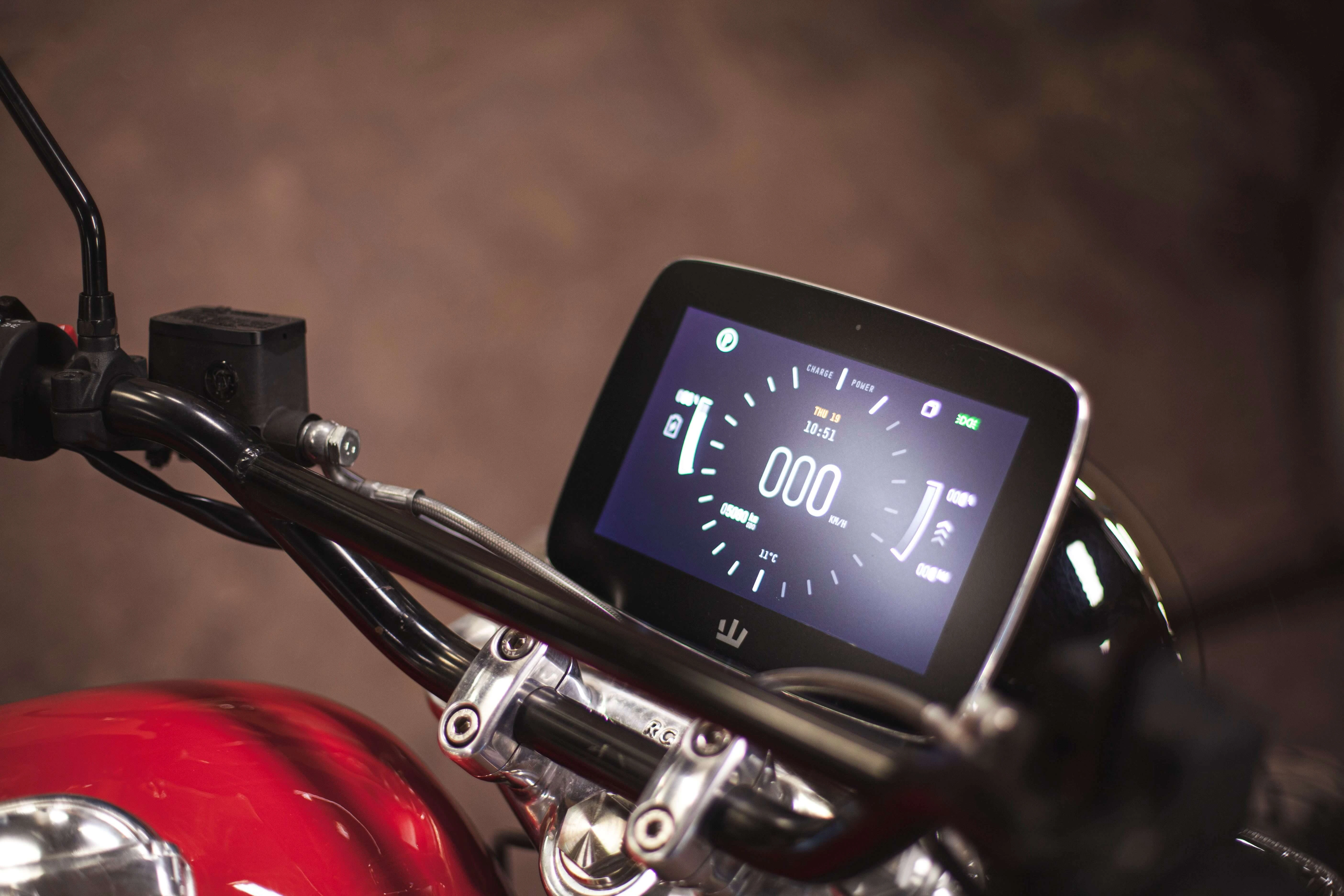 RGNT motorcycle digital cluster built with Qt