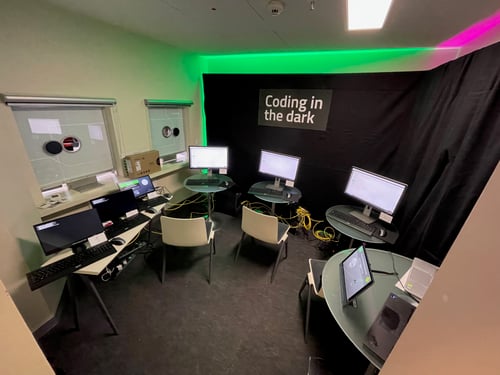 coding-in-the-dark-room-qtws23